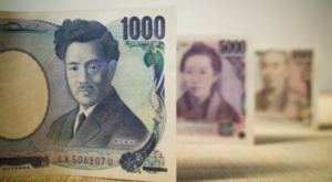 El yen se debilita pese a repunte del PIB por incertidumbre política en Japón
